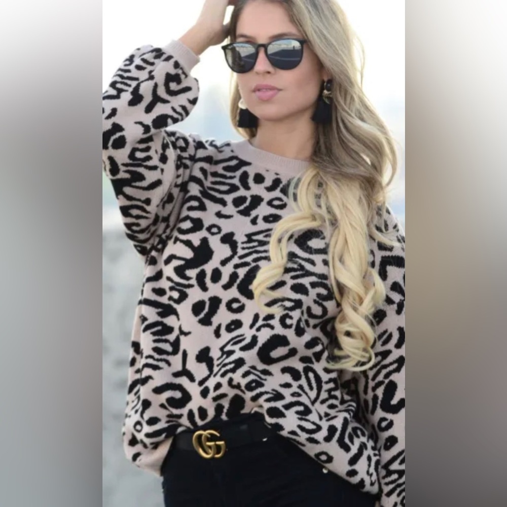 Cute sweater. Leopard print.